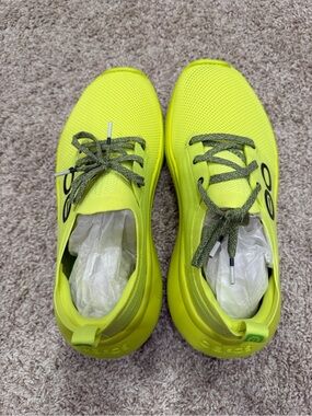 OOFOS men's slip-on athletic shoes size 10